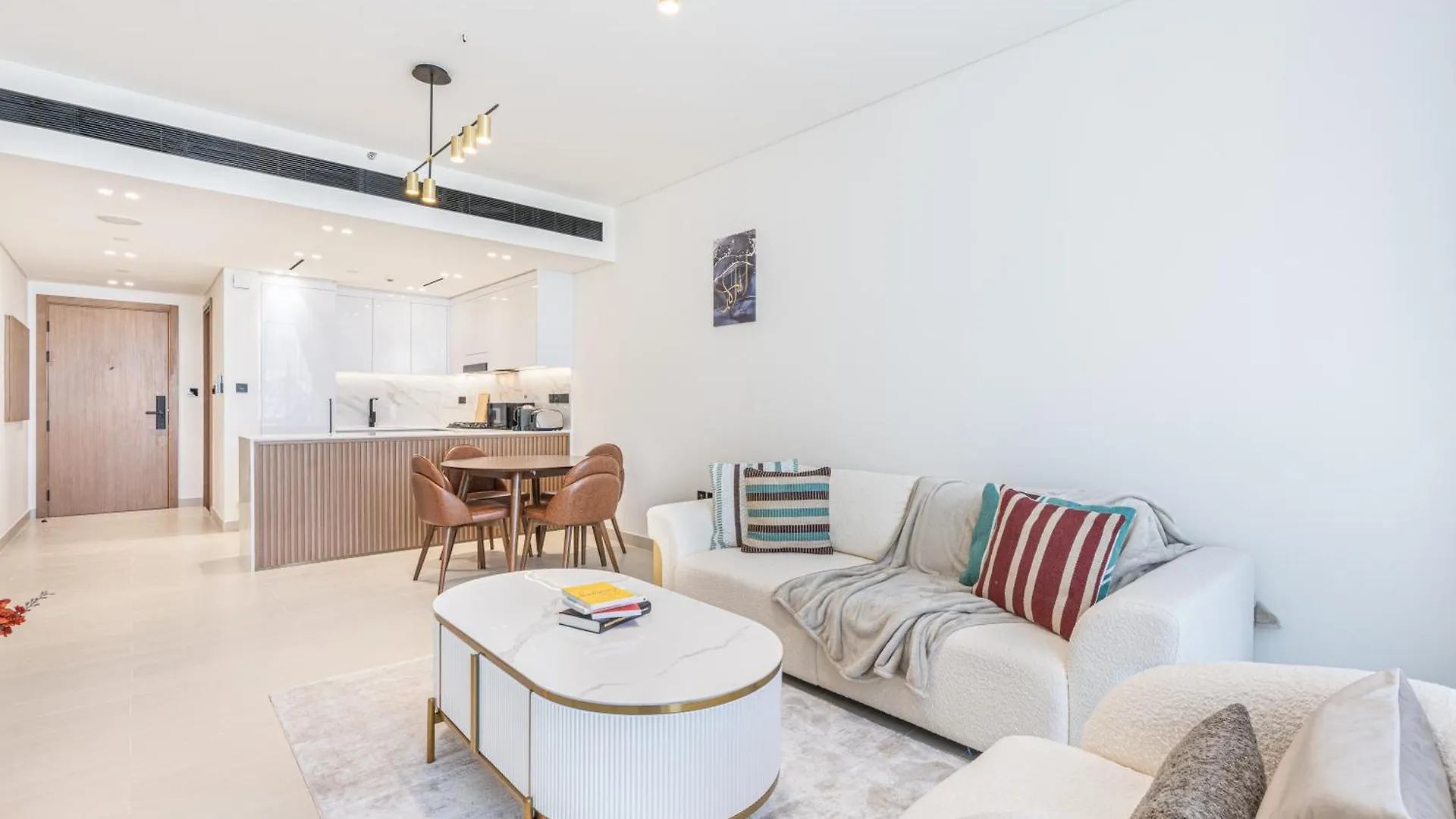 Exquisite Brand New Home In The Heart Of Jvc 두바이