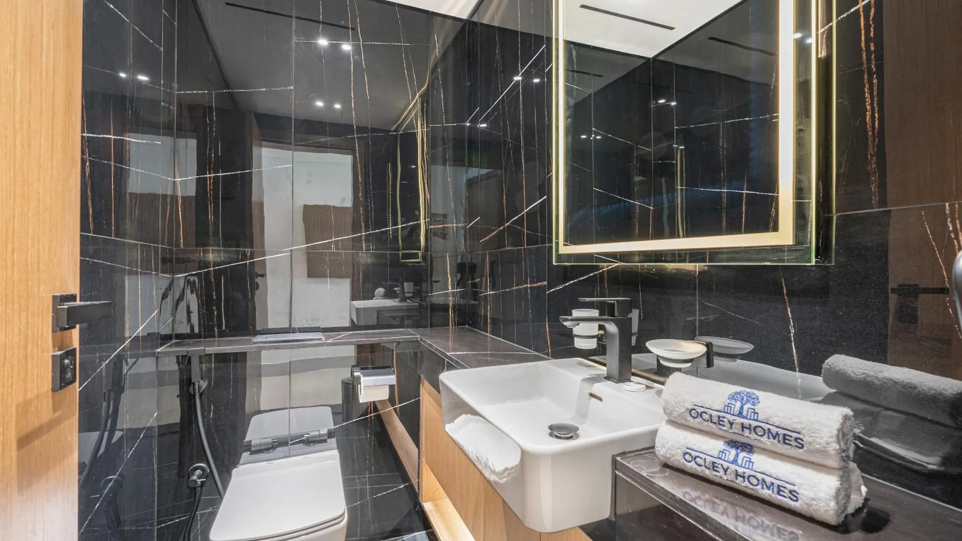 Exquisite Brand New Home In The Heart Of Jvc 두바이 아파트